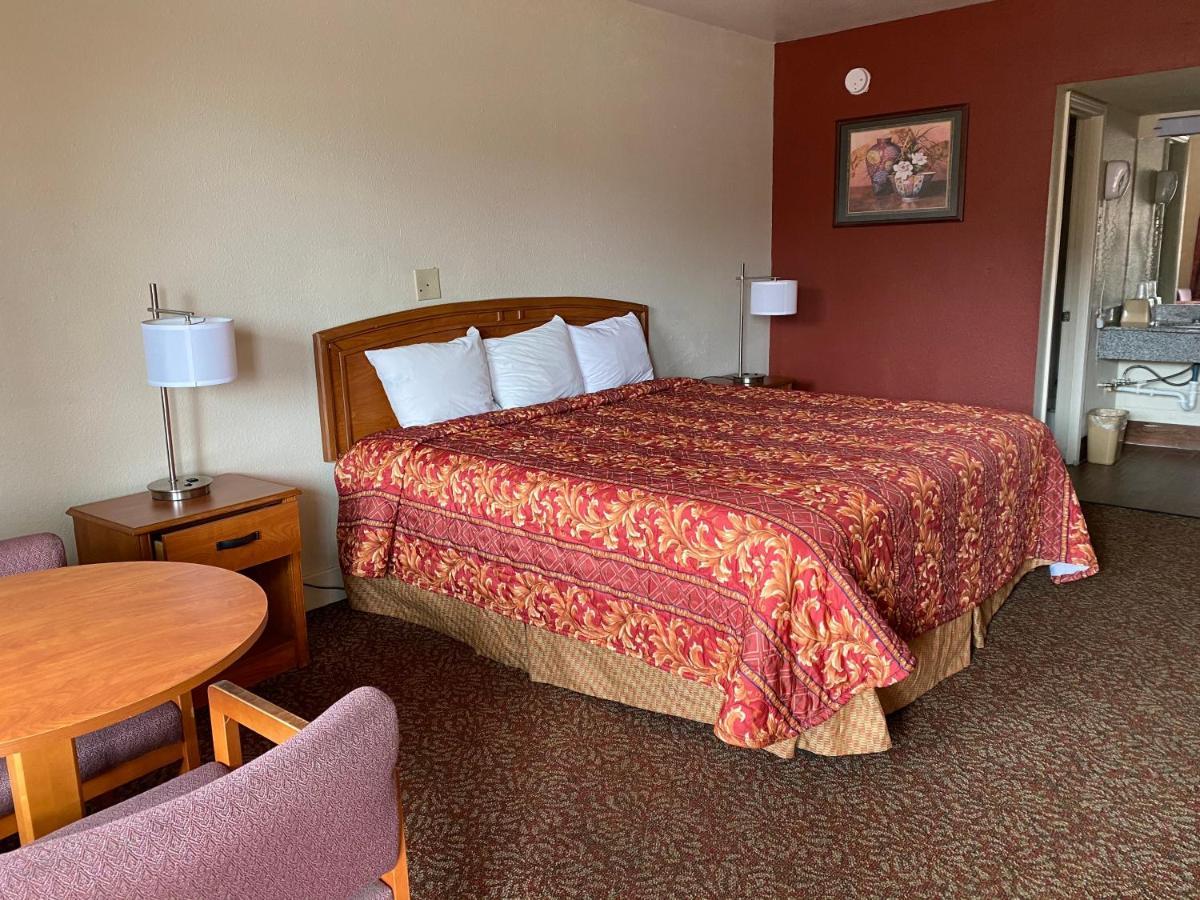 Travel Inn Lackland Sea World Сан-Антонио Экстерьер фото