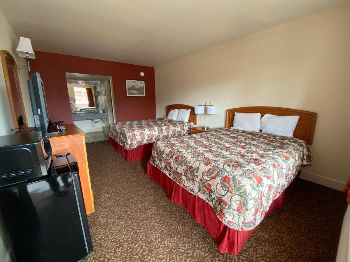Travel Inn Lackland Sea World Сан-Антонио Экстерьер фото